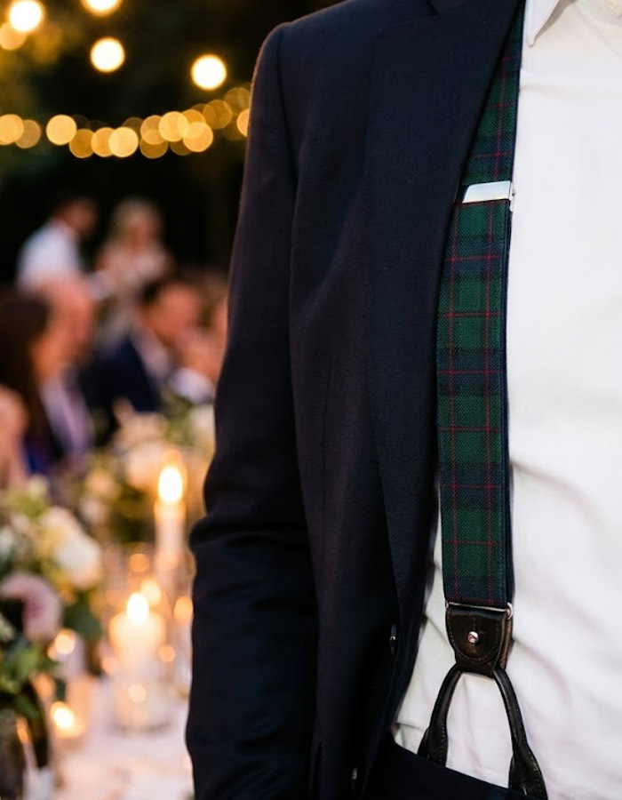 Bretellen tartan groen rood met donkerblauw leder