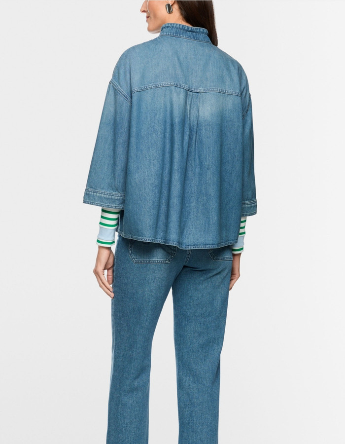 Sportieve jeansblouse met opstaande kraag