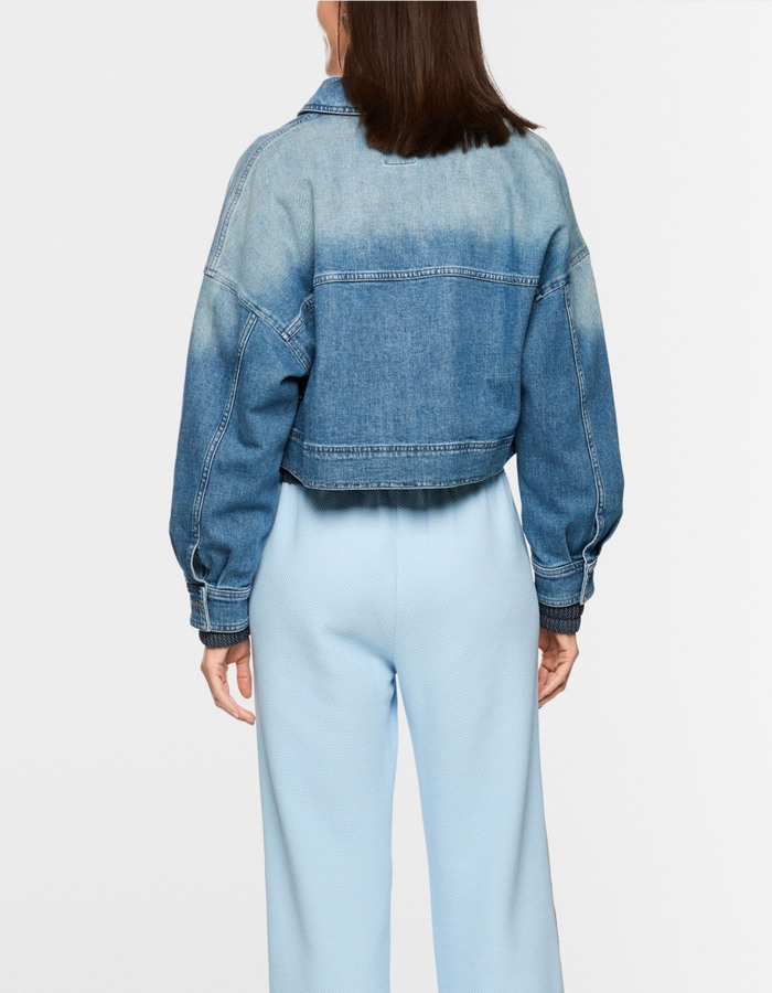 Kort spijkerjasje met ritssluiting