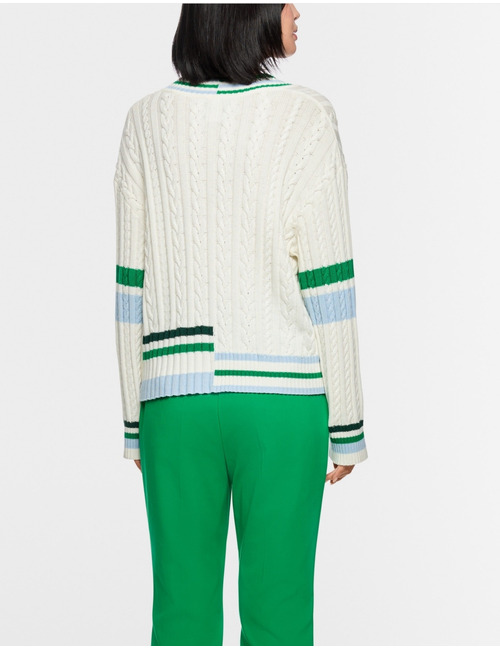 Gestreepte kabeltrui met V hals