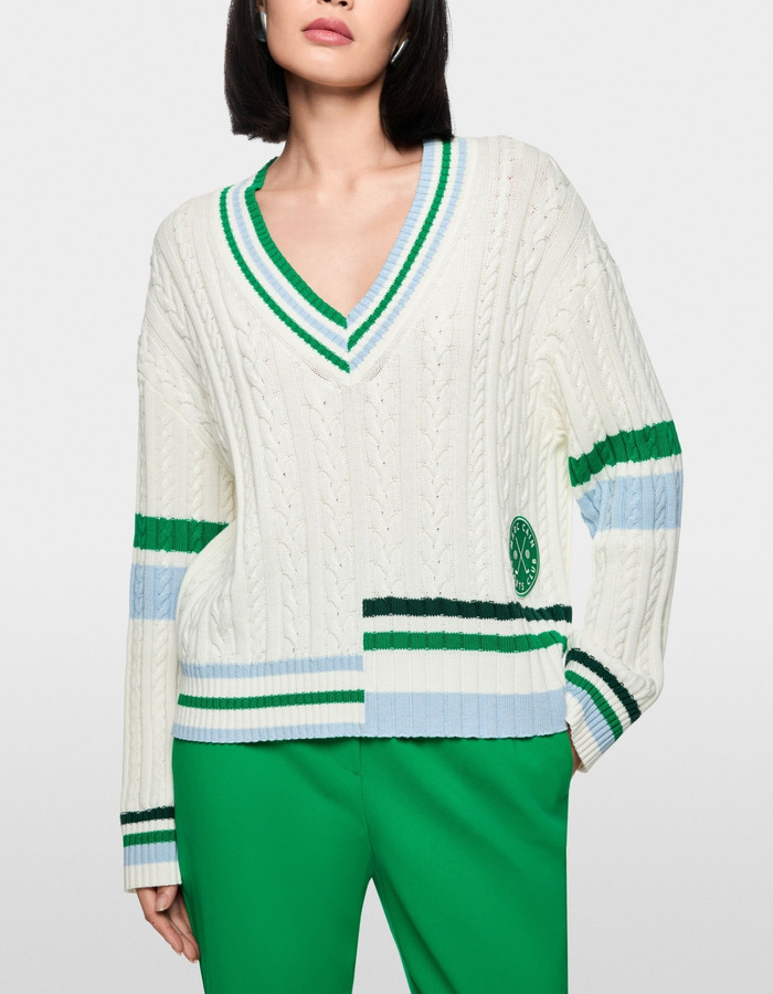 Gestreepte kabeltrui met V hals