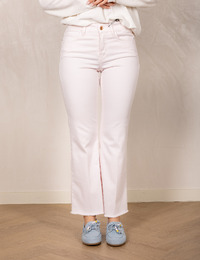 Francesca -  jeans met licht uitlopende pijpen en cropped lengte