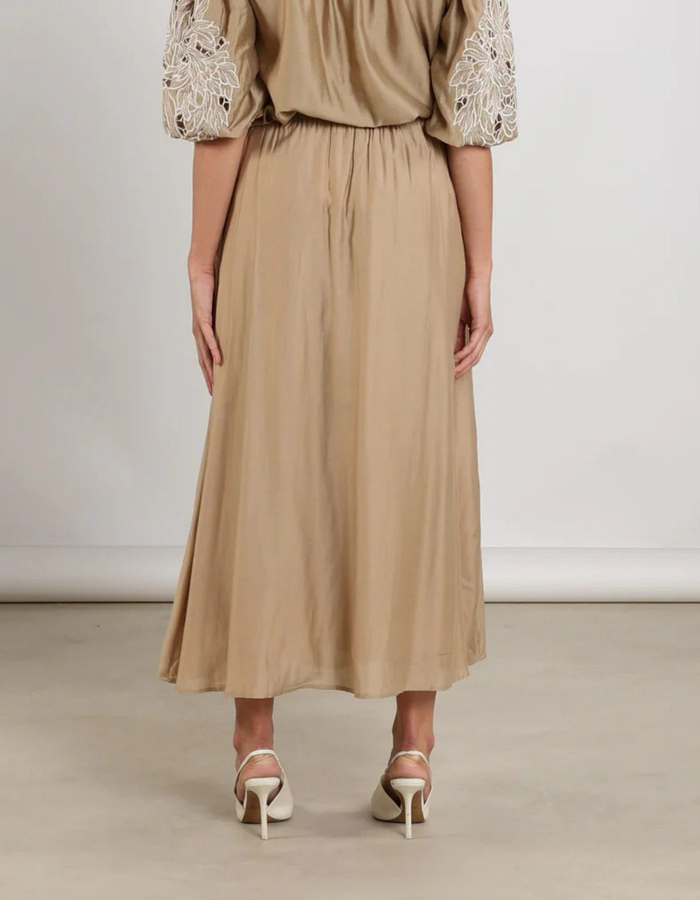 Nukus lange rok camel