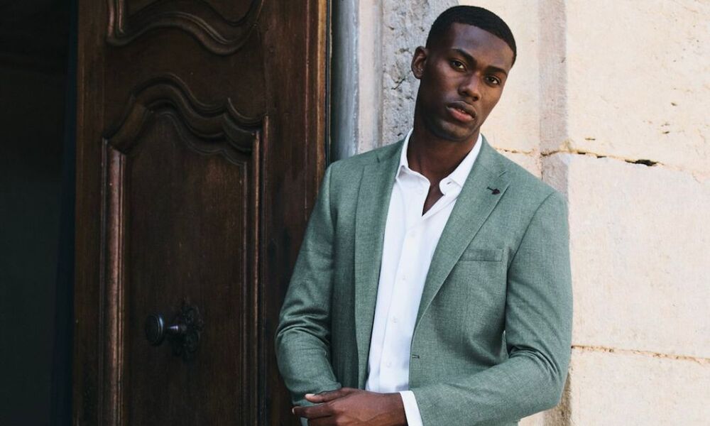 Réservez dès maintenant et essayez plus tard avec notre conseiller mode !