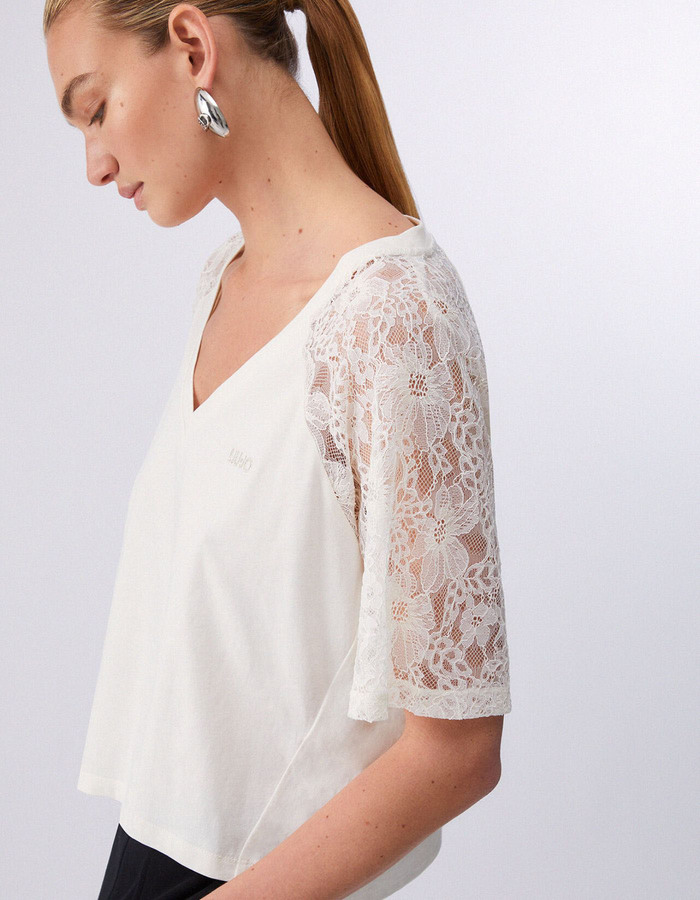 T-shirt met kanten mouwen