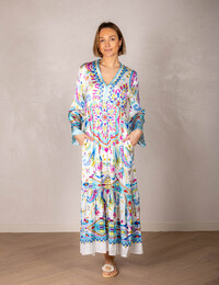 Blauwe maxi jurk met kleurrijke print en wijde mouwen