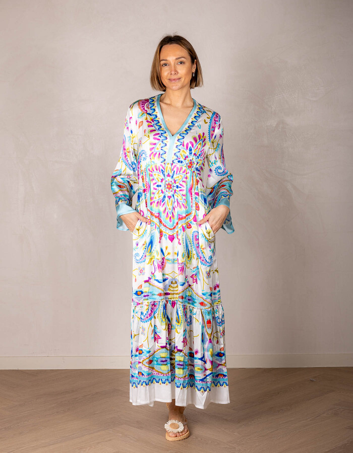 Blauwe maxi jurk met kleurrijke print en wijde mouwen