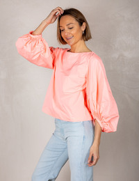 WALILY - Koraalkleurige blouse met volumineuze mouwen