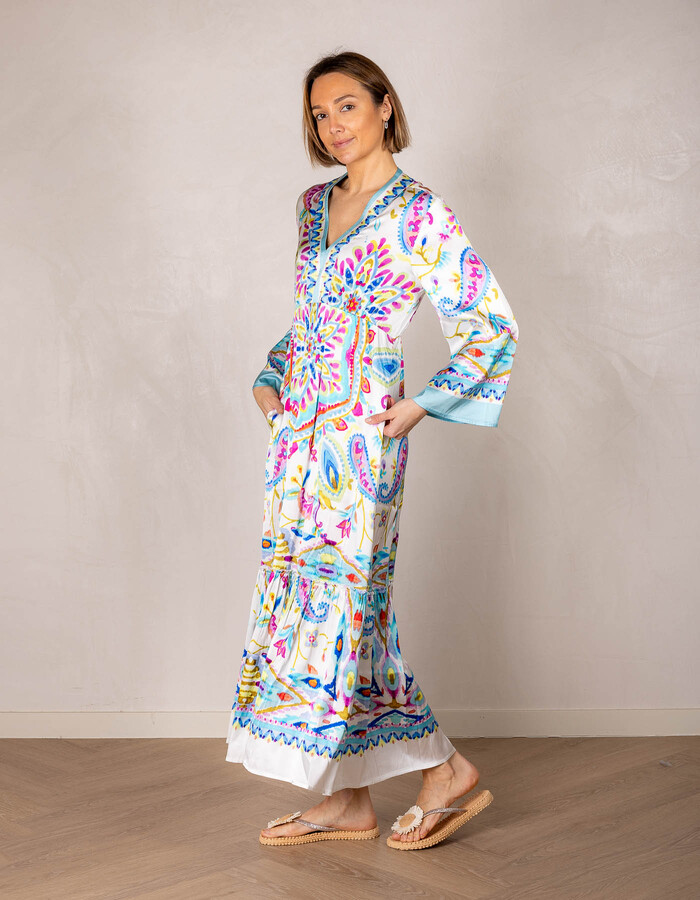 Blauwe maxi jurk met kleurrijke print en wijde mouwen