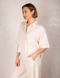Yarika - linnen overhemdblouse in neutrale tint