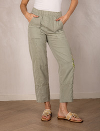 Ophelia - broek in kaki met bloemenprint