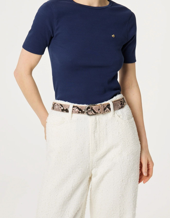 Ecru riem met slangenprint en hartdetails