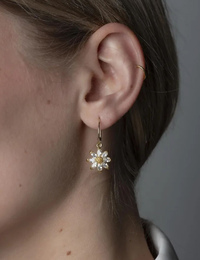 Superflu bloemoorbellen met zircon in goudkleur