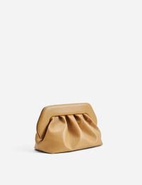 Beige vegan handtas met magnetische sluiting en zachte structuur