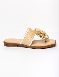 Beige slipper met gevlochten band en bloemdetail