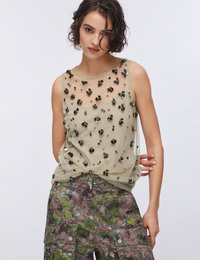 Transparante tule top met geborduurde bloemen