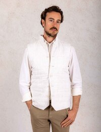 Gestreept linnen Bodywarmer met parelmoerknopen offwhite