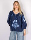 Navy bloes met blauwe borduursels en strikdetail