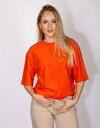 Evy - T-shirt met subtiel tropisch motief en losse pasvorm