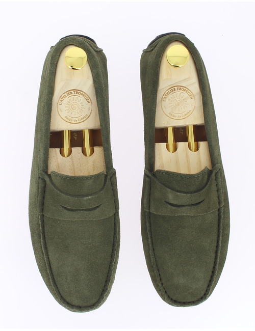 Kaki suède loafer met klassieke pennyband