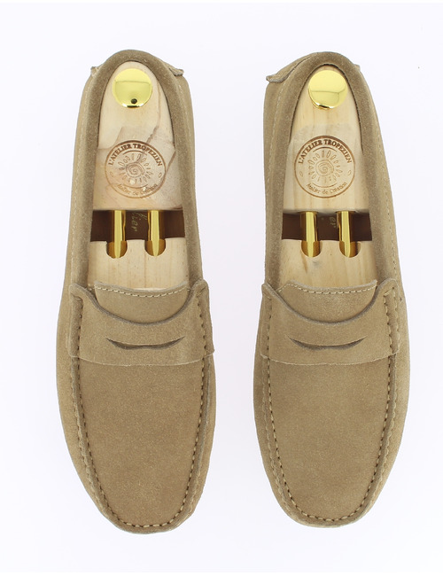 Beige suède loafer met klassieke pennyband