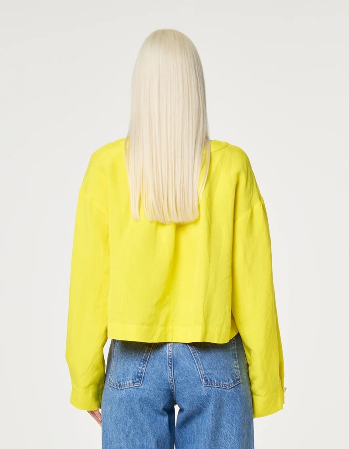 Nana bloes in levendig geel