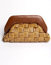 Clutch met gevlochten structuur en plooidetail