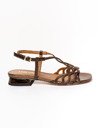 Bruine sandaal met gevlochten bandjes en metallic accenten