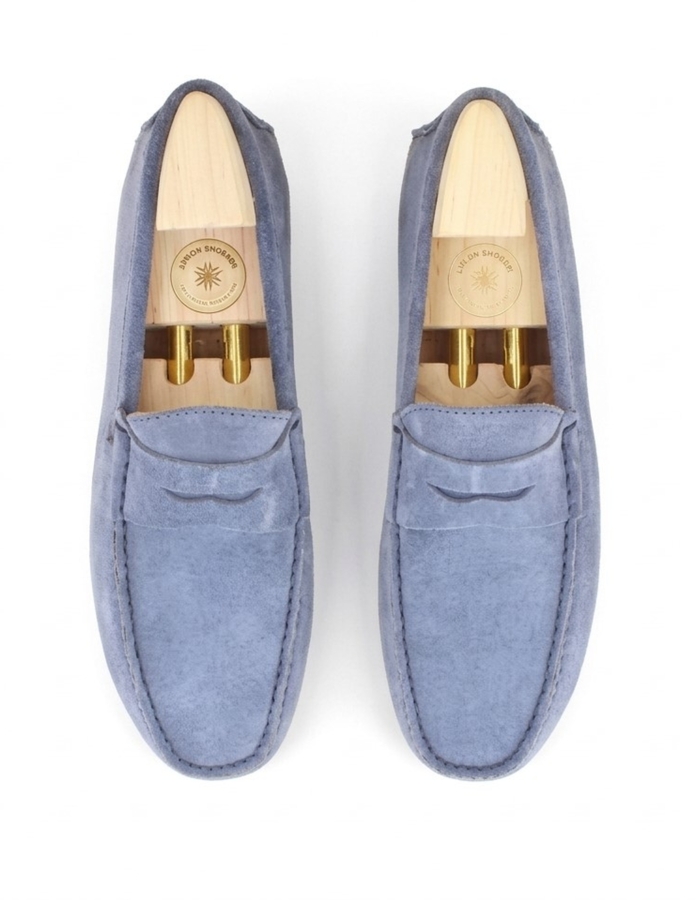 Blauwe suède loafer met klassieke pennyband