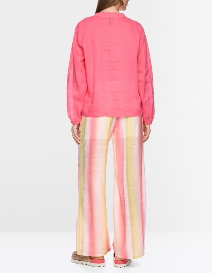 Blouse met lange mouwen in lichte ramee met opstaande kraag