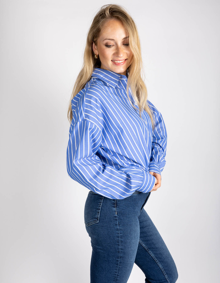 FQZAPPA - Blauw-wit gestreepte hemdblouse met losse pasvorm