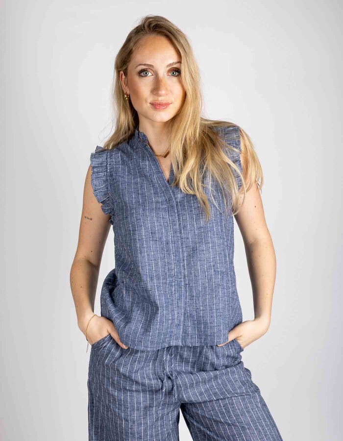 Gestreepte top met ruches en opstaande kraag