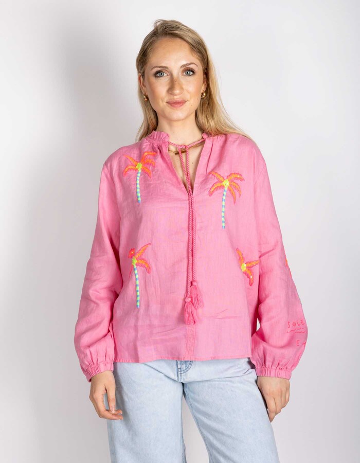 Roze linnen blouse met geborduurde palmbomen en strikdetail