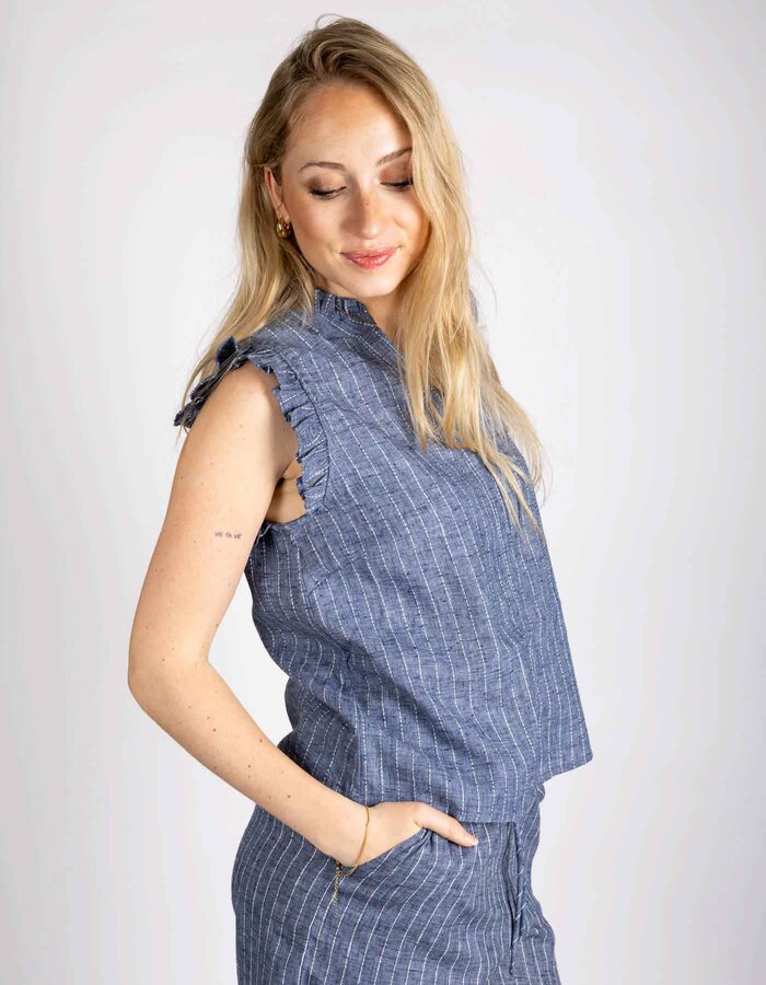 Gestreepte top met ruches en opstaande kraag