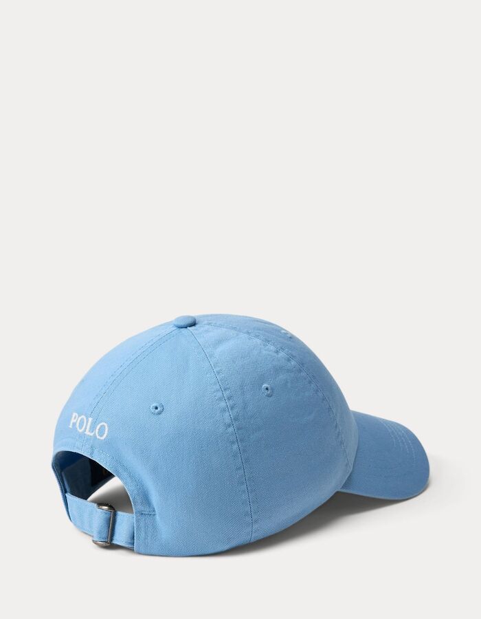Katoenen chino pet met geborduurd logo