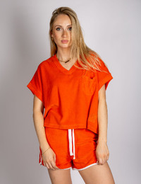 Oranje top met V-hals en relaxte pasvorm