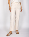 Kira 7/8 - jeans in coloured denim met verfijnd detail