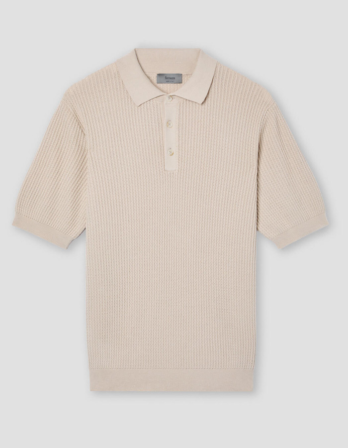 Piqué polo met structuurdetail en knopen – beige