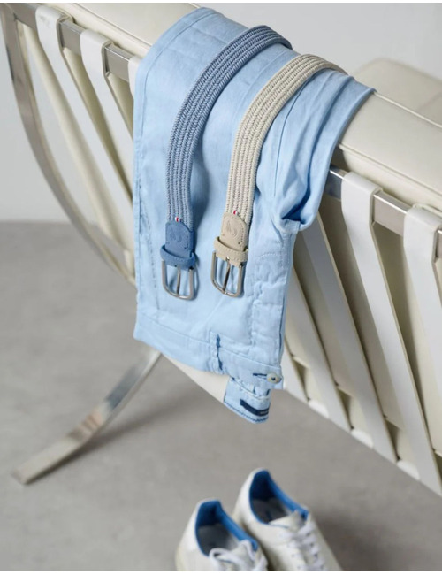 Gevlochten suède riem in sky blue