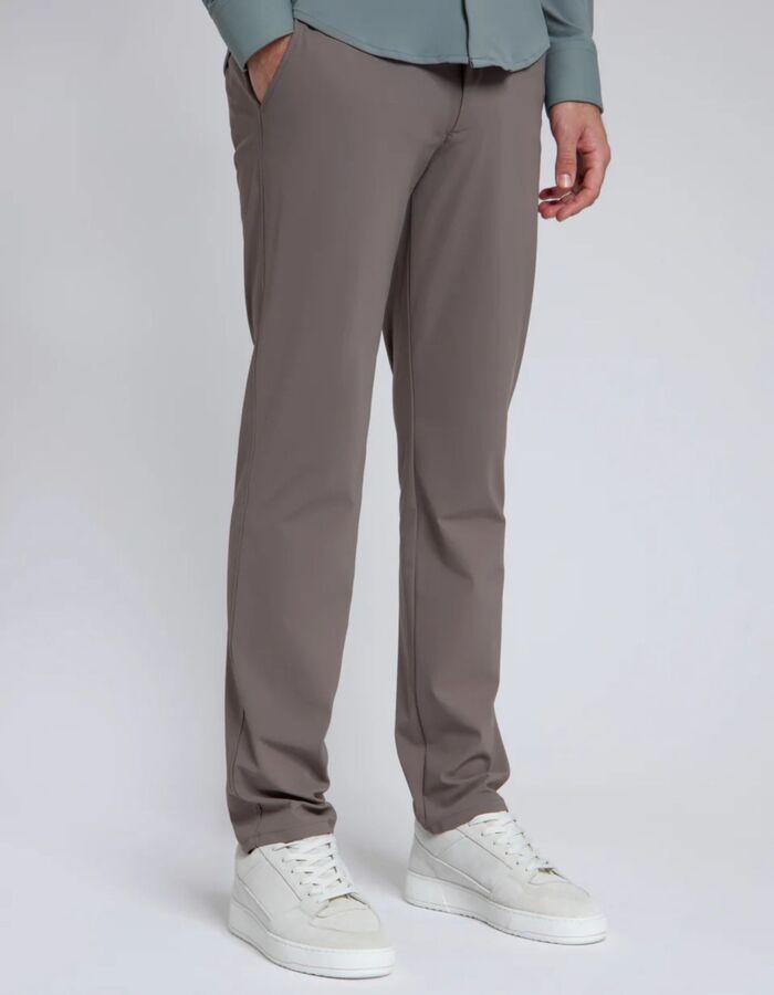 Sensitive travel chino
