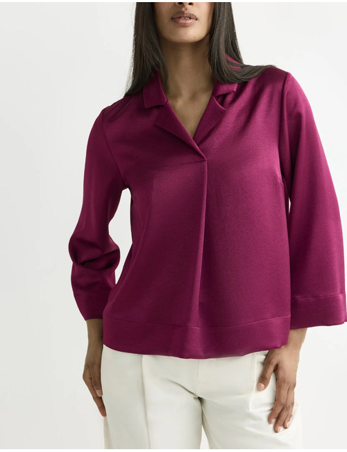 Helinka - Korte satijnen blouse met V-hals