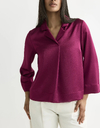Helinka - Korte satijnen blouse met V-hals