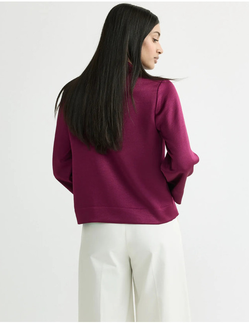 Helinka - Korte satijnen blouse met V-hals