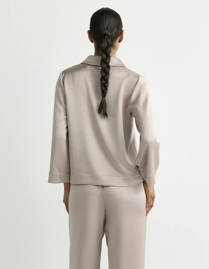 Helinka - Blouse courte satinée à col en V