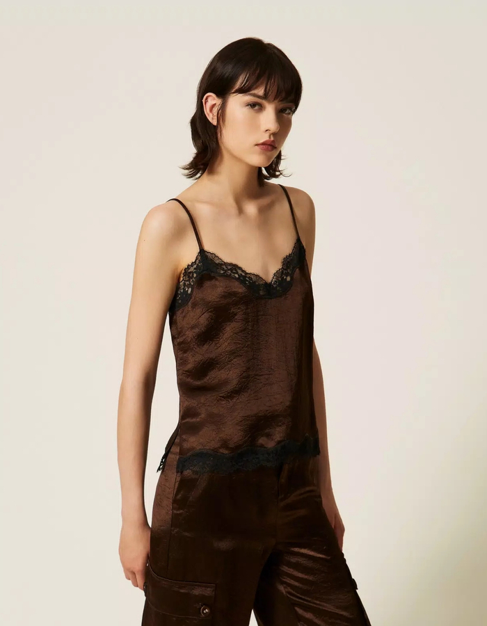 Top en satin avec dentelle