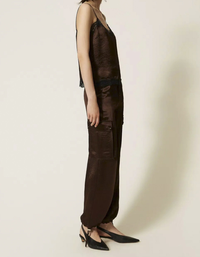 Pantalon cargo en satin froissé darkness brown