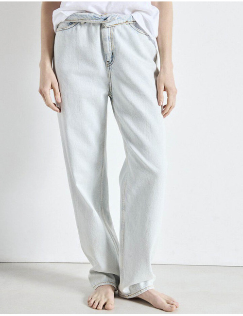 loose fit jeans in winter bleached denim