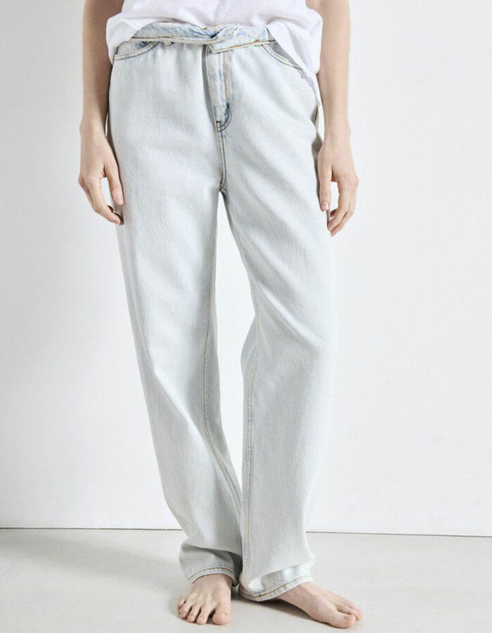 loose fit jeans in winter bleached denim