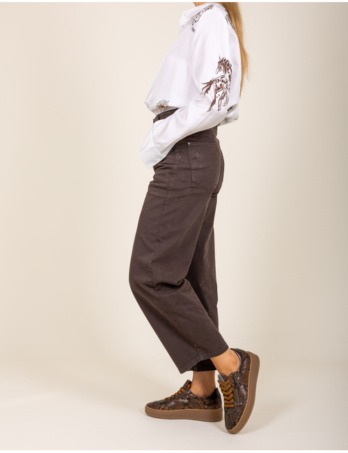 Odele - broek in bruin met moderne wijde pasvorm