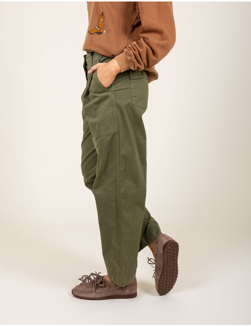 October - sportieve broek in kaki met comfortabele pasvorm